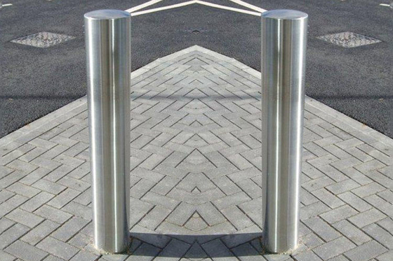 China Outdoor Stainless Steel Bollards / Parking Lot Bollards With Easy Carry Lifting Ring supplier