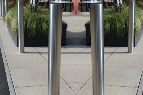 China Warning Role Safety Bollards Barriers , Strong Durable Reflector Pop Up Bollards supplier
