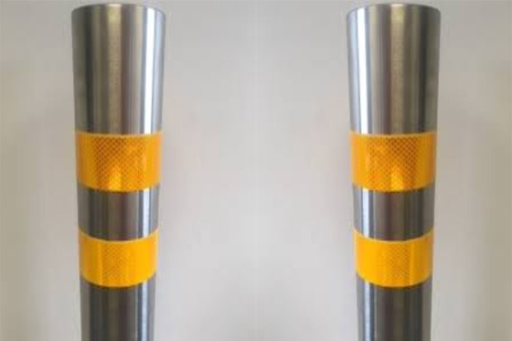 China Yellow Mark Safety Posts Bollards , Automatic Security Bollards For Pedestrian Streets supplier