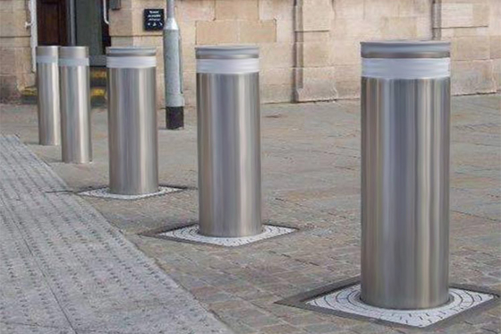 China Manage Vehicle Traffic Stainless Steel Bollards With Brushed / Mirror Surface Treatments supplier