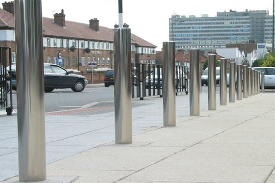 China 304 / 316 Stainless Steel Bollards Good Corrosion Resistance Not Rust / Deform supplier