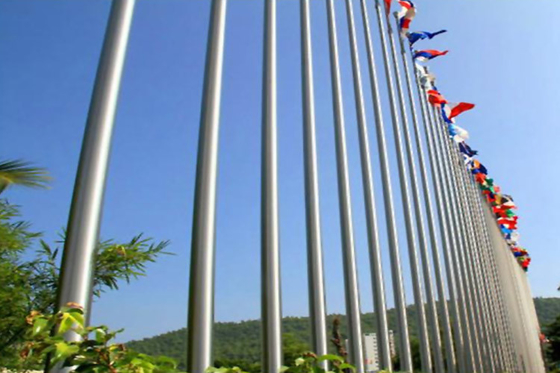 China Various Shape Stainless Steel Flag Pole For City Squares / Customs Terminals / Stadiums supplier