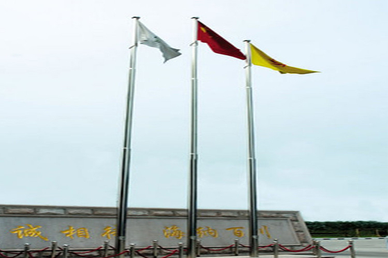 China Outdoor Retractable Flag Pole High Strength Material Any Colors Available supplier